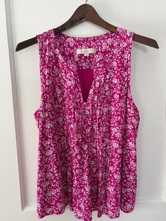 LOFT Tops - LOFT Fuchsia Floral Sleeveless Pleated Camisole. Fuchsia/white. Large